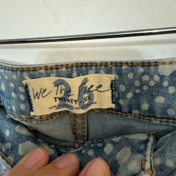 FREE PEOPLE FLOAT ON BELL BOTTOMS SZ 26 light blue batik print EUC - Picture 5 of 8